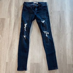 Distressed skinny jeans